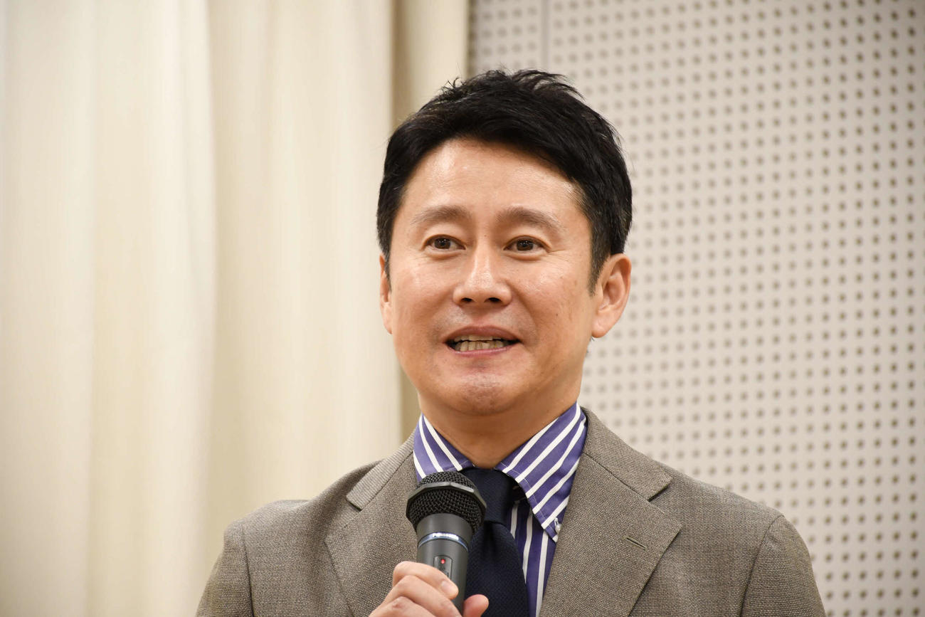 ファミリーマート×よんチャンTVコラボ商品取材会に出席したMBSの河田直也アナウンサー（撮影・阪口孝志）