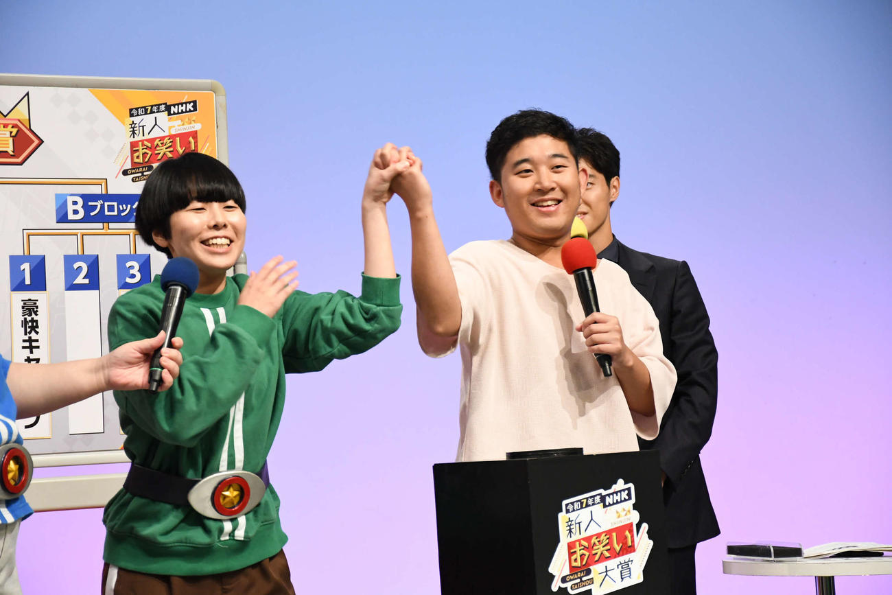 令和7年度NHK新人お笑い大賞本選に出場するヨネダ2000の誠と四千頭身の後藤拓実（撮影・阪口孝志）