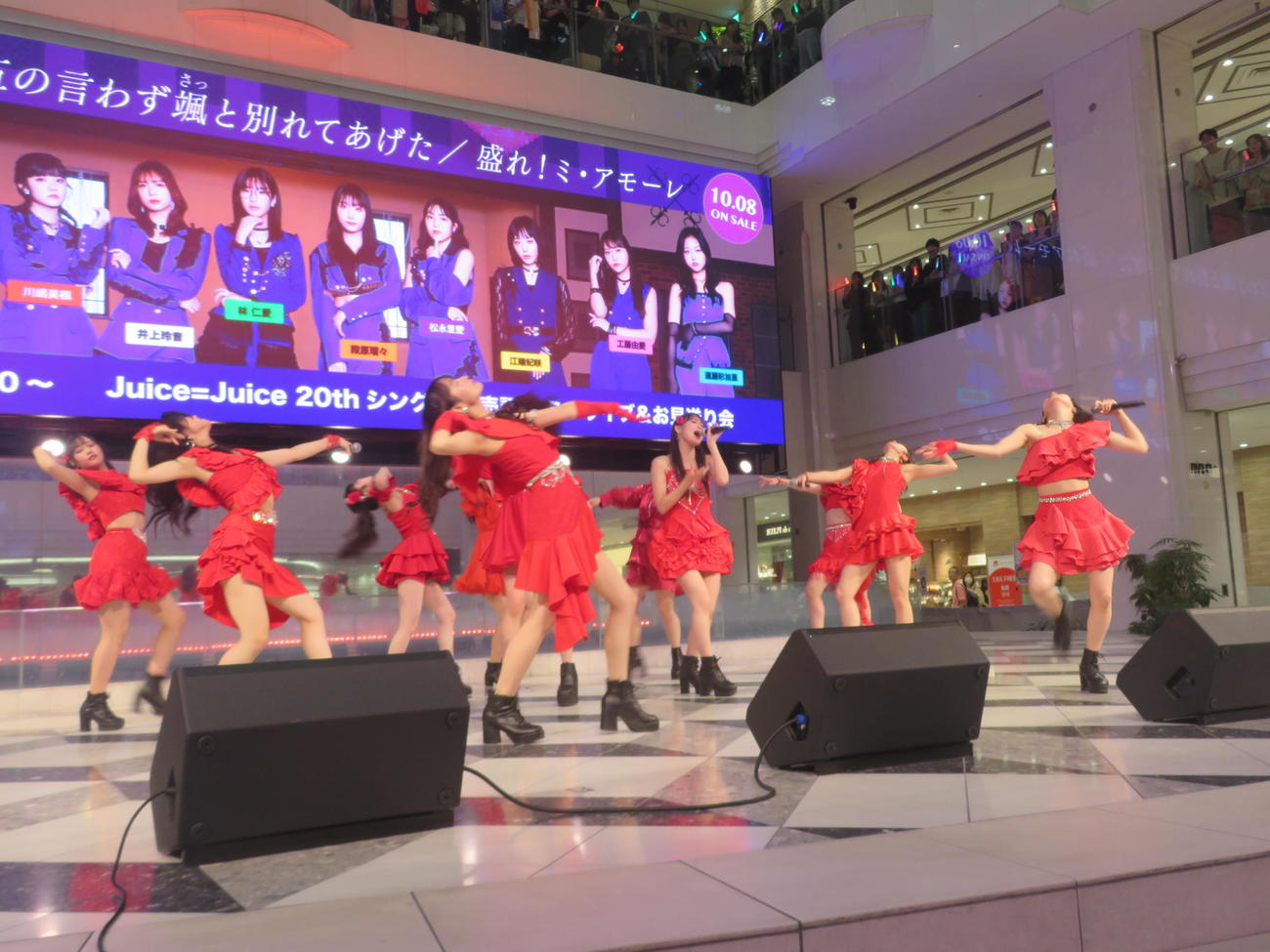 新曲発売イベントでパフォーマンスを披露するたJuice＝Juice（撮影・川田和博）