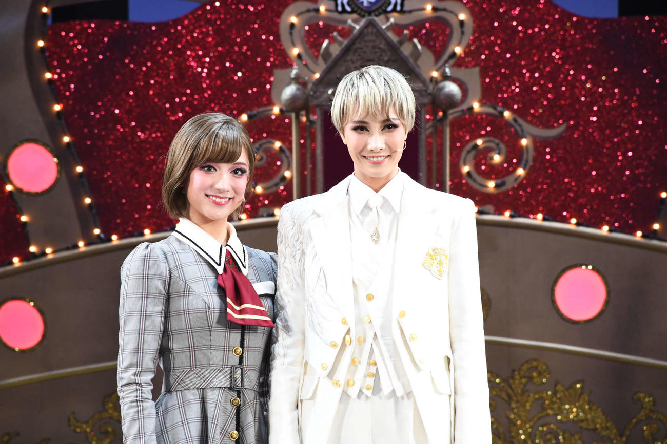 「PRINCE OF LEGEND」新人公演で主演を務めた大路りせ（右）と風羽咲季（撮影・阪口孝志）
