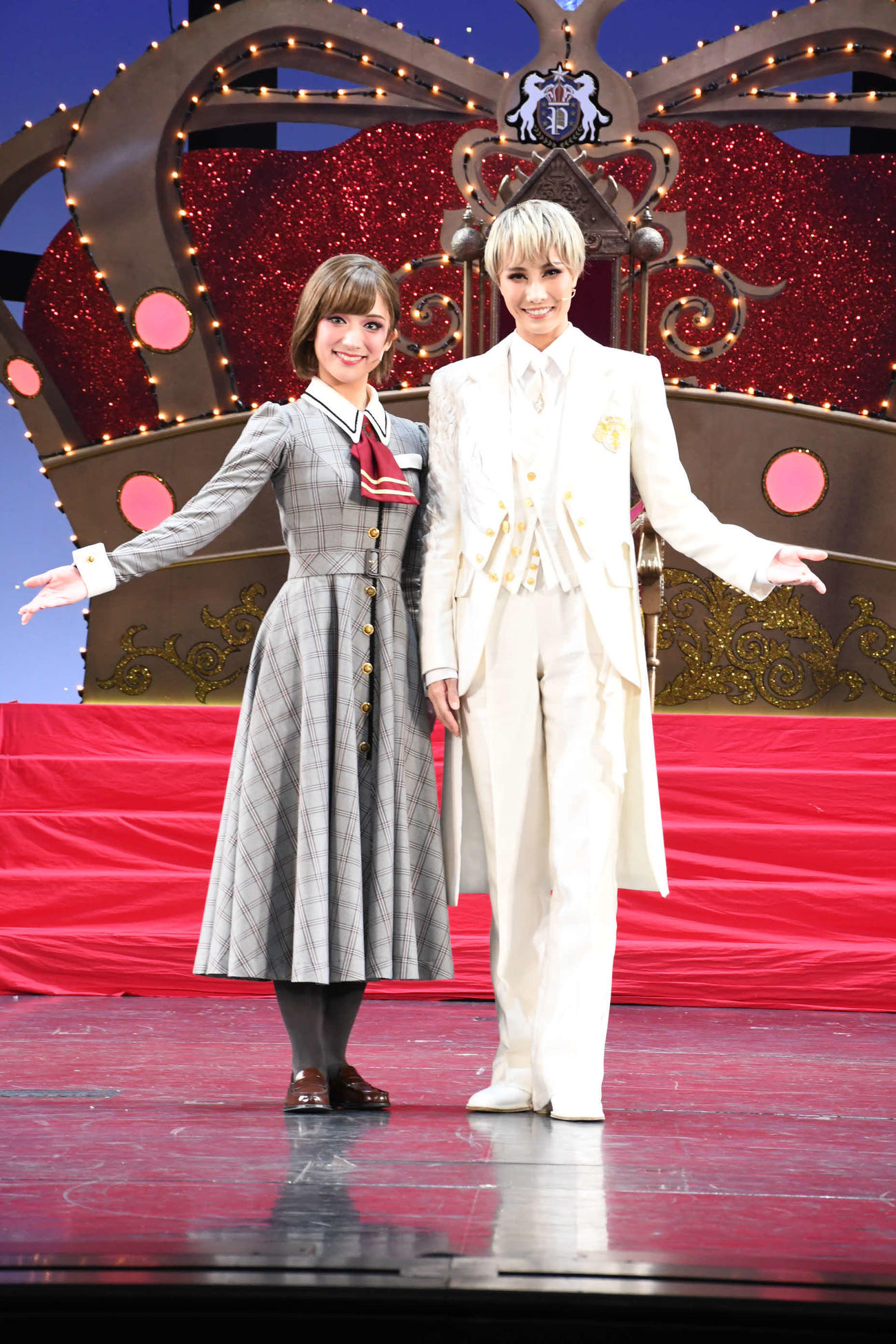 「PRINCE OF LEGEND」新人公演で主演を務めた大路りせ（右）と風羽咲季（撮影・阪口孝志）