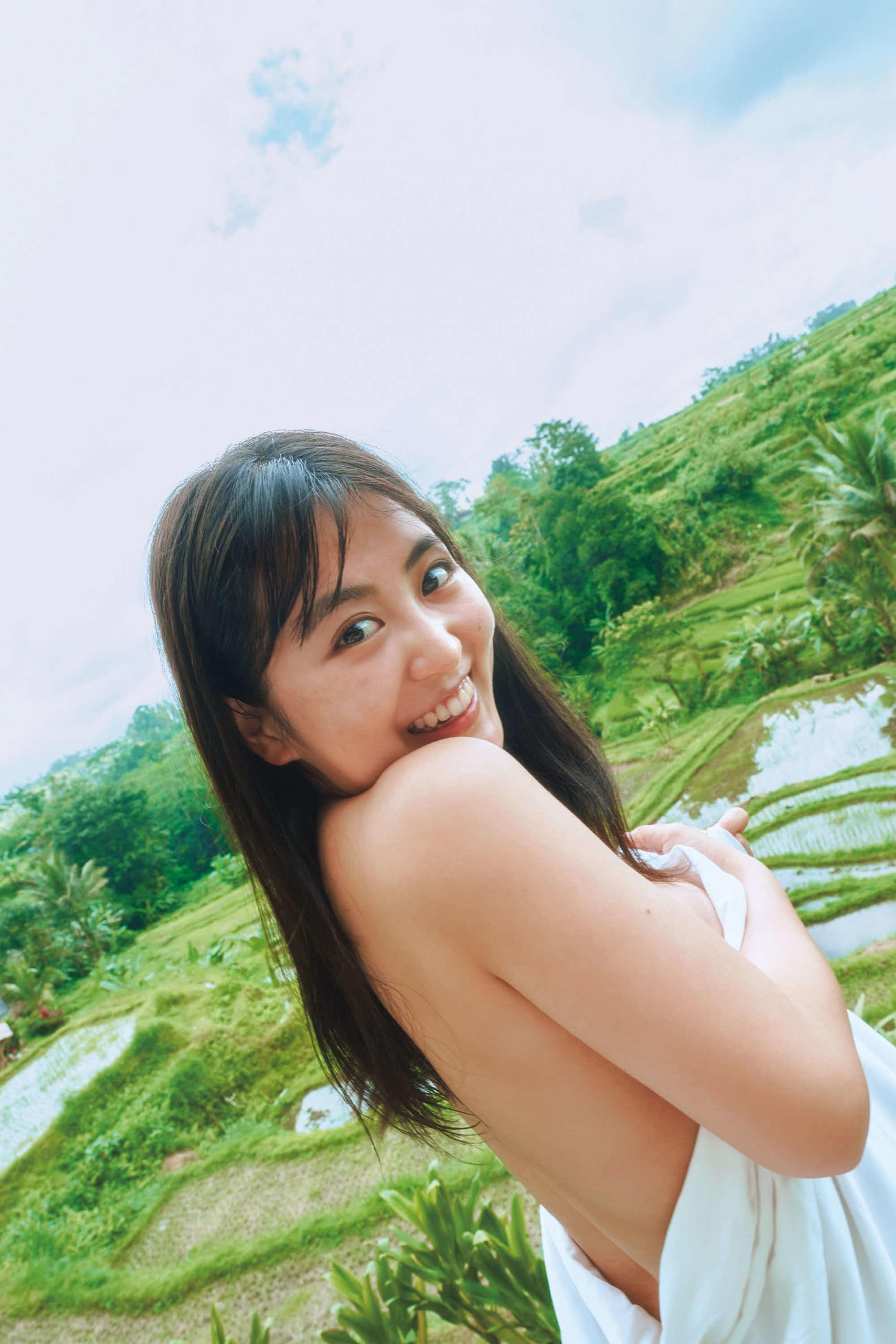 10月29日発売の福井梨莉華初写真「あいの道しるべ」から追加公開された先行カット　（C）岡本武志／講談社