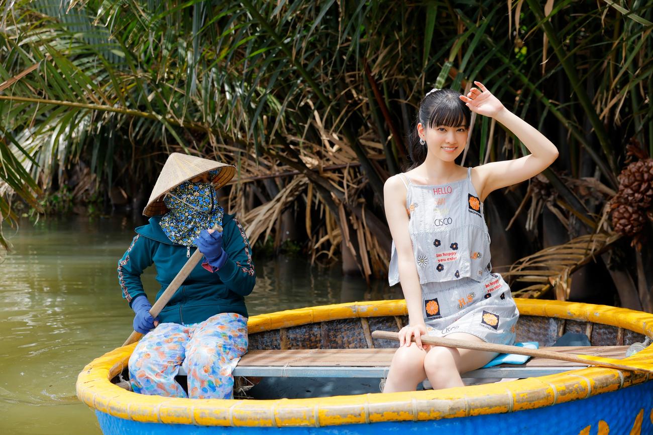 3年ぶりとなる大西亜玖璃写真集「LONG VACATION」の先行カット（C）近藤宏ー／講談社