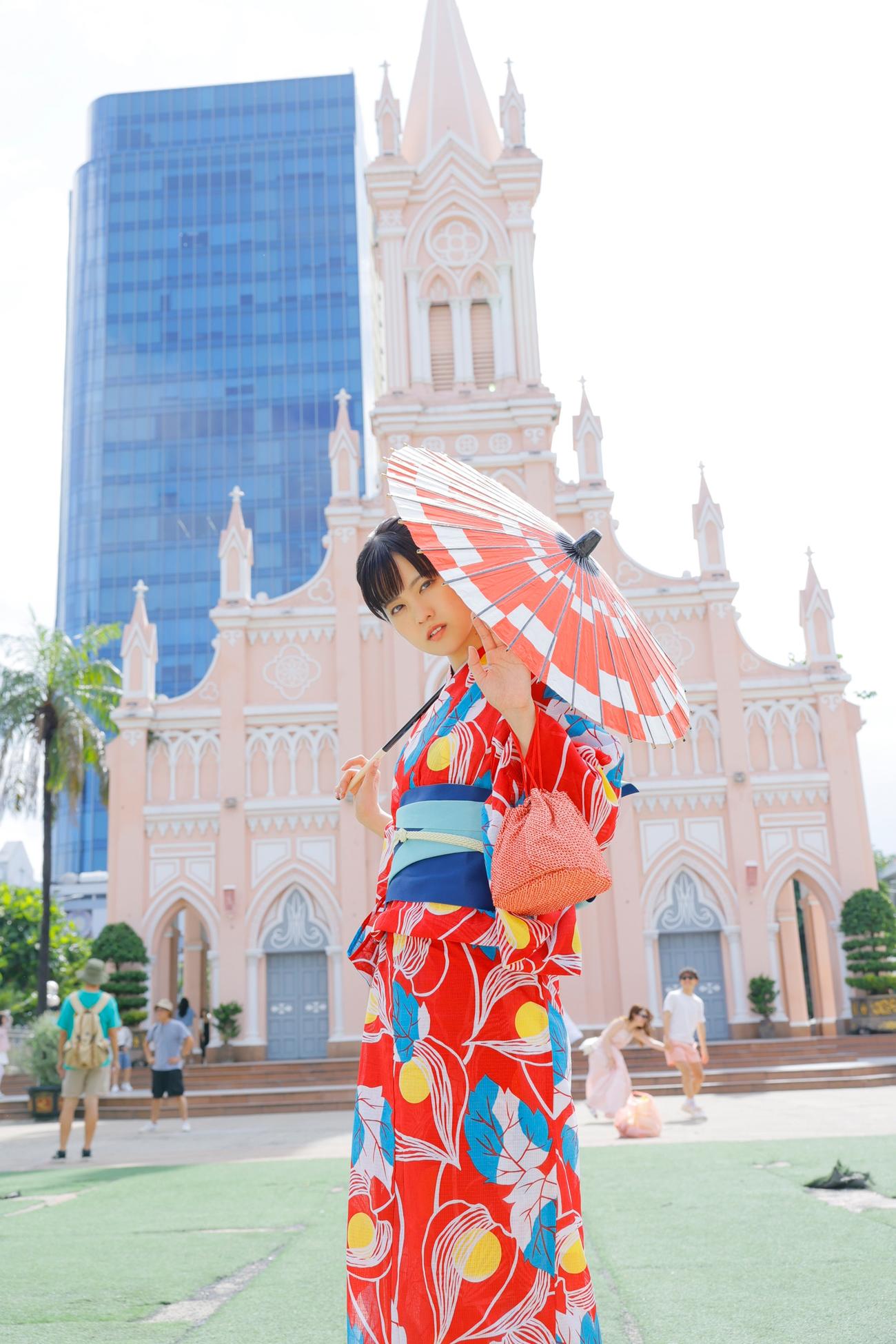 3年ぶりとなる大西亜玖璃写真集「LONG VACATION」の先行カット（C）近藤宏ー／講談社