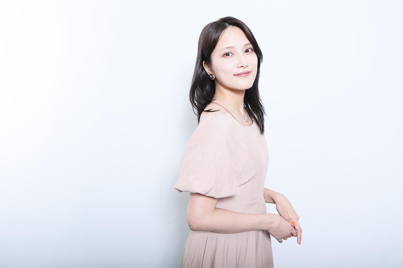 入山杏奈（2023年撮影）