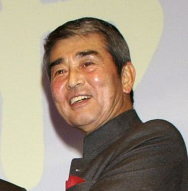 渡哲也（2004年11月撮影）