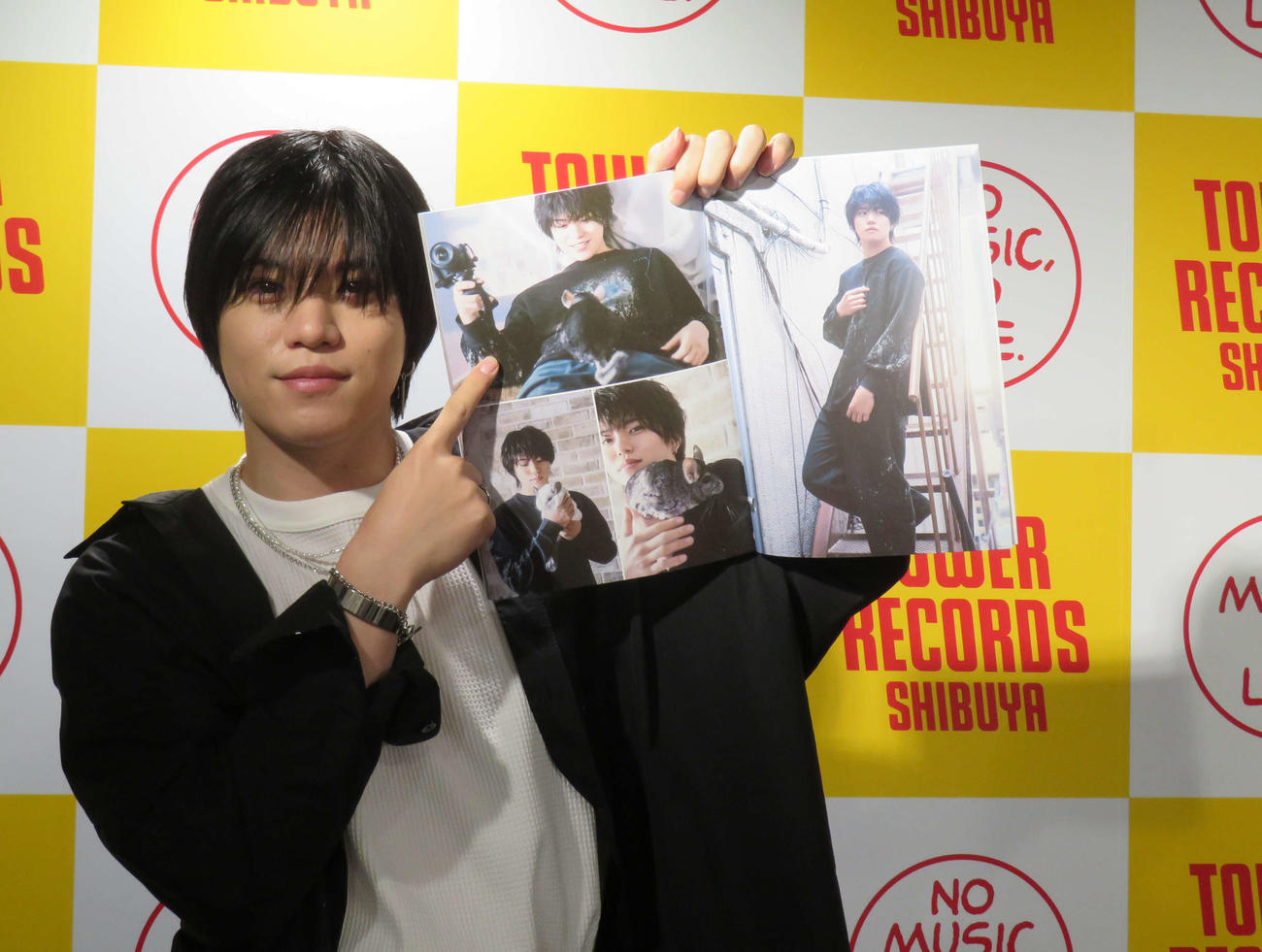 初写真集「もふ。」の発売記念イベントを行った佐藤祐吾