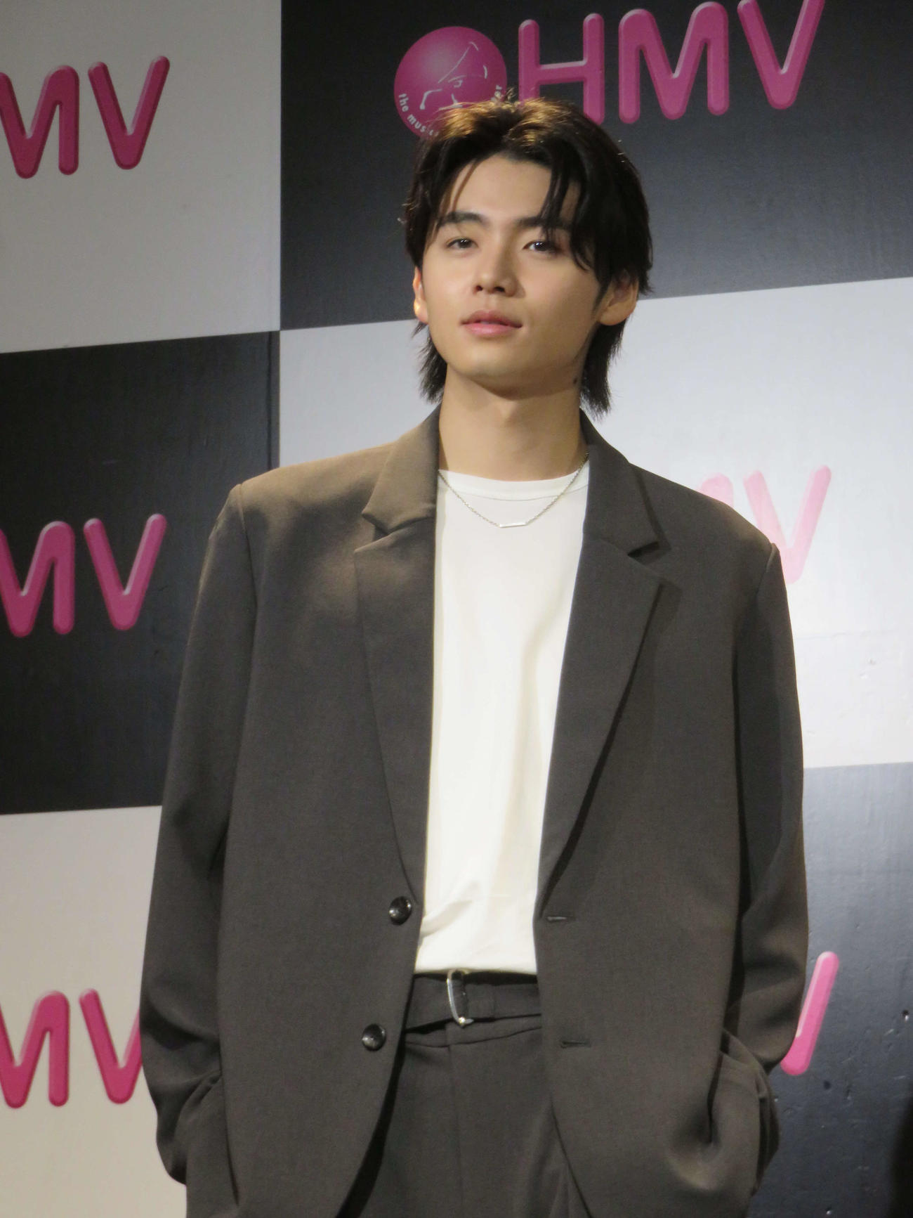 「井内悠陽　1st写真集　Fleur」の発売記念イベントの取材に臨んだ井内悠陽