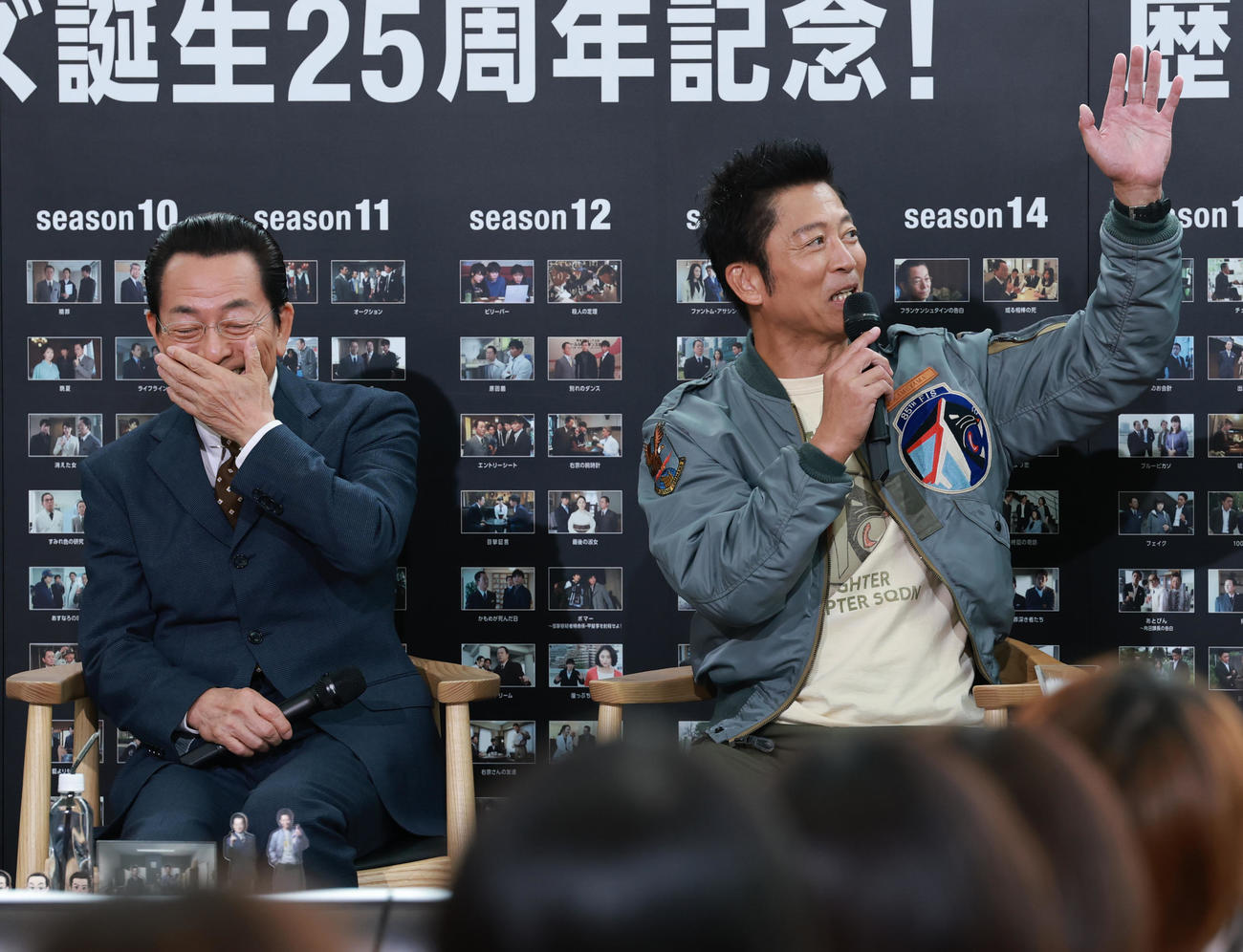 「相棒　season24」ファンミーティングに登場した水谷豊（左）と寺脇康文（撮影・野上伸悟）