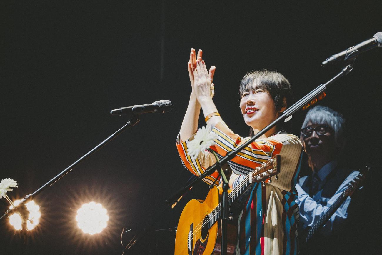 九段下フォーク・フェスティバルで歌唱する原由子