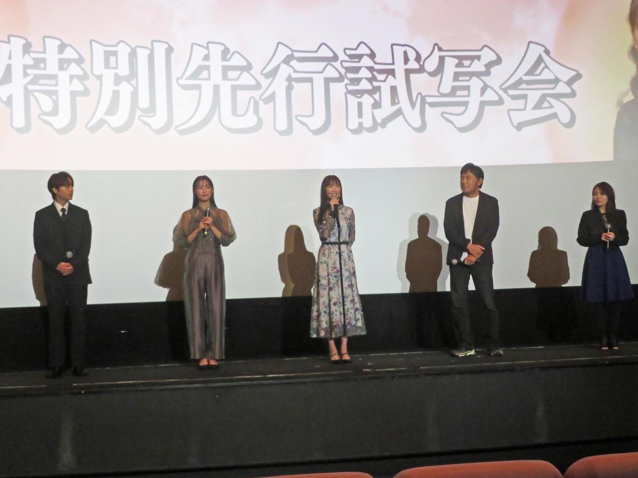 ショートドラマ「最期の、ありがとう。」特別先行試写会＆トークイベントに出席した、左から永田崇人、鈴木美羽、高城れに、渡辺いっけい（撮影・川田和博）