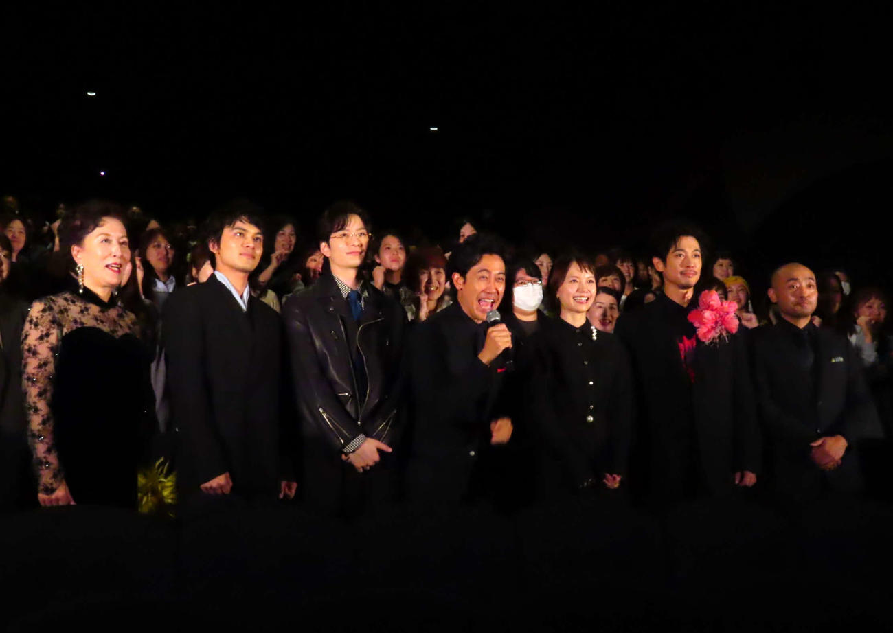 「ちょっとだけエスパー」キャスト登壇イベントに出席した、左から高畑淳子、北村匠海、岡田将生、大泉洋、宮崎あおい、ディーン・フジオカ、宇野祥平