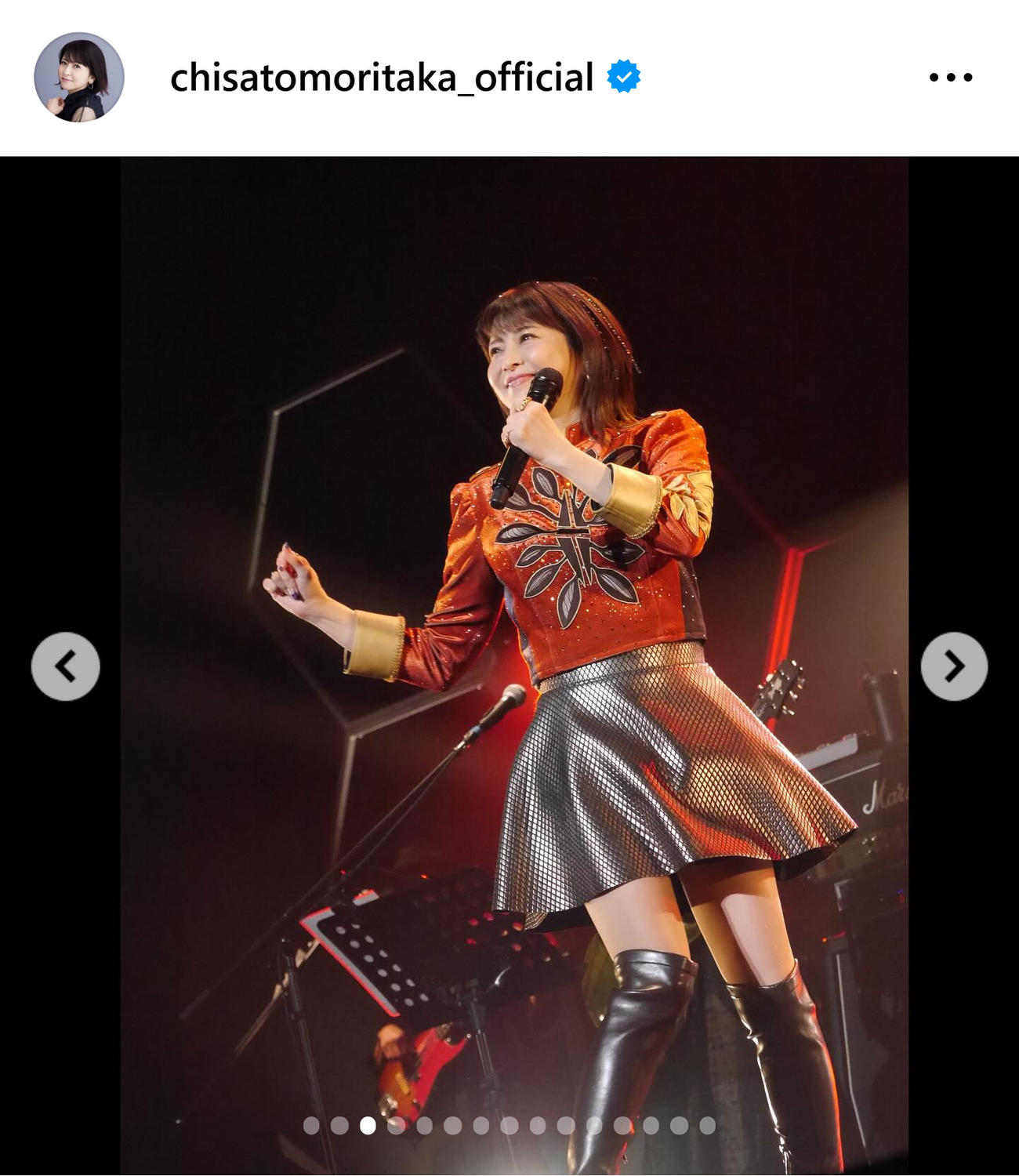 ミニスカにニーハイブーツ姿の森高千里（森高千里のインスタグラムから）
