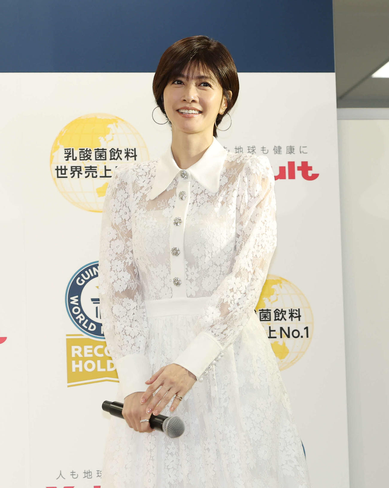 ヤクルト　ギネス世界記録認定授与式に登壇した内田有紀（撮影・増田悦実）