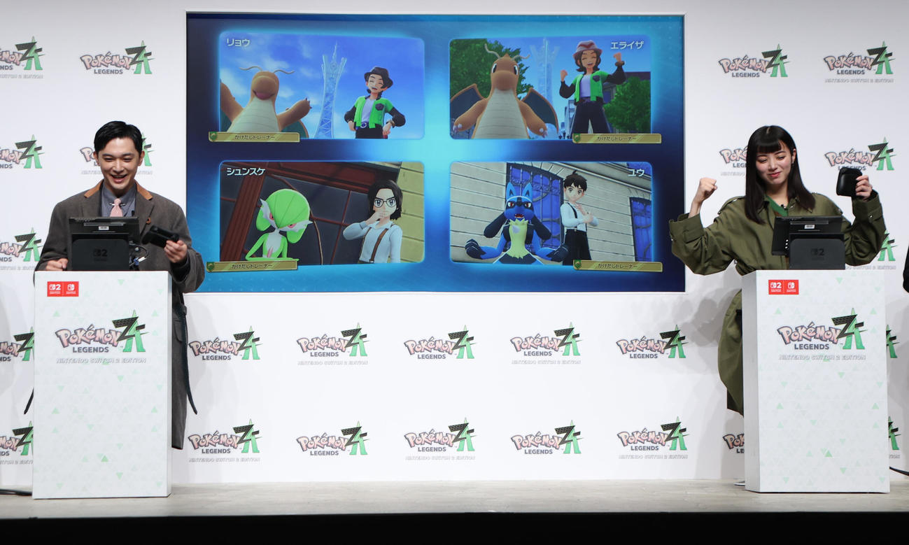 「ポケットモンスター」シリーズ最新作で対戦する吉沢亮（左）と池田エライザ（撮影・中島郁夫）