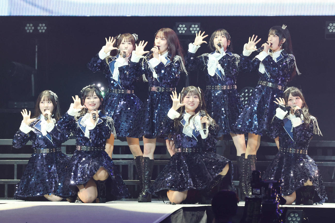 「OCHA NORMA 2025 LIVE at BUDOKAN　～＃OCHAnnel～」でパフォーマンスするOCHA NORMA（撮影・宮地輝）