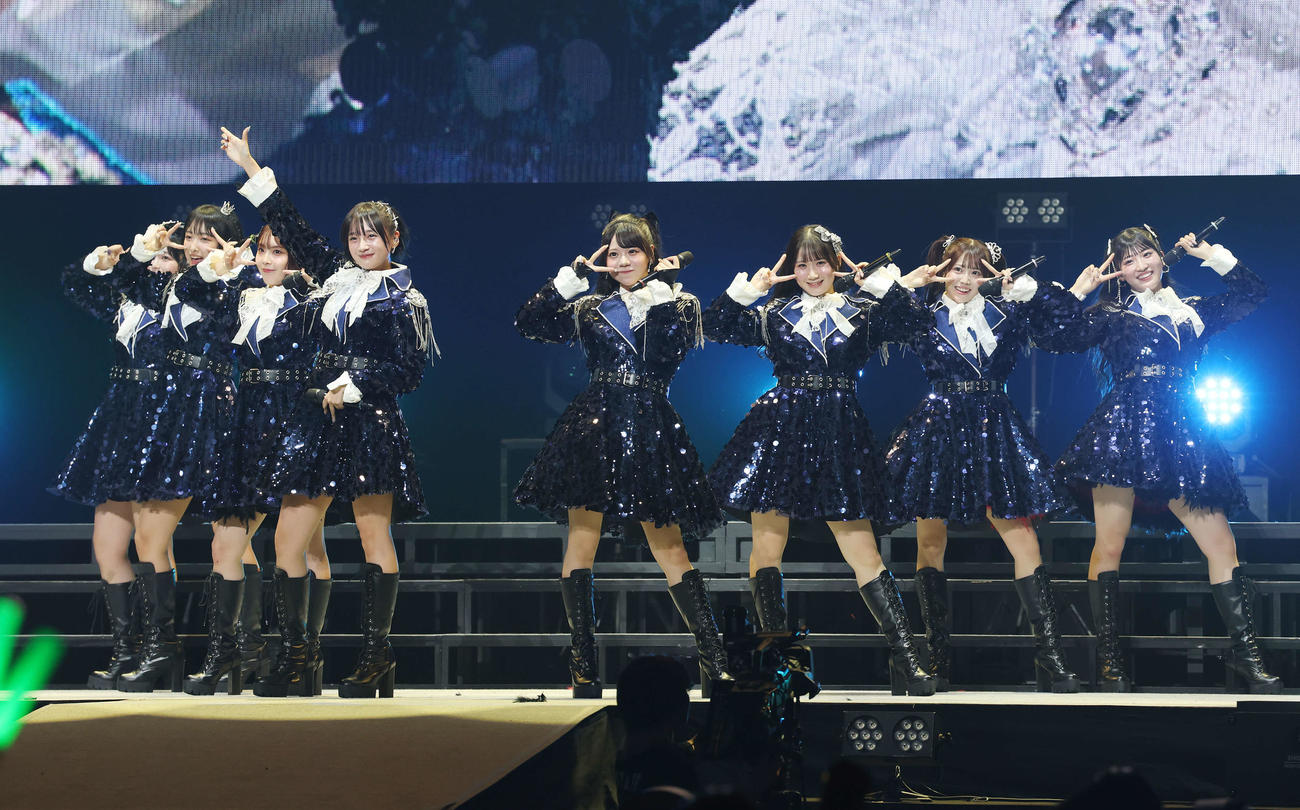 「OCHA NORMA 2025 LIVE at BUDOKAN　～＃OCHAnnel～」でパフォーマンスするOCHA NORMA（撮影・宮地輝）