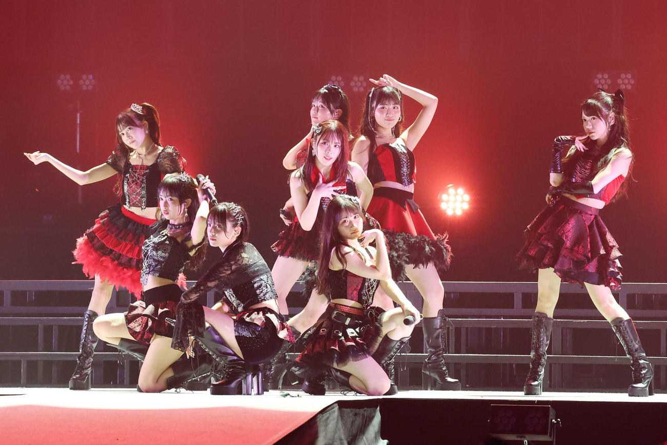 「OCHA NORMA 2025 LIVE at BUDOKAN　～＃OCHAnnel～」でパフォーマンスするOCHA NORMA（撮影・宮地輝）