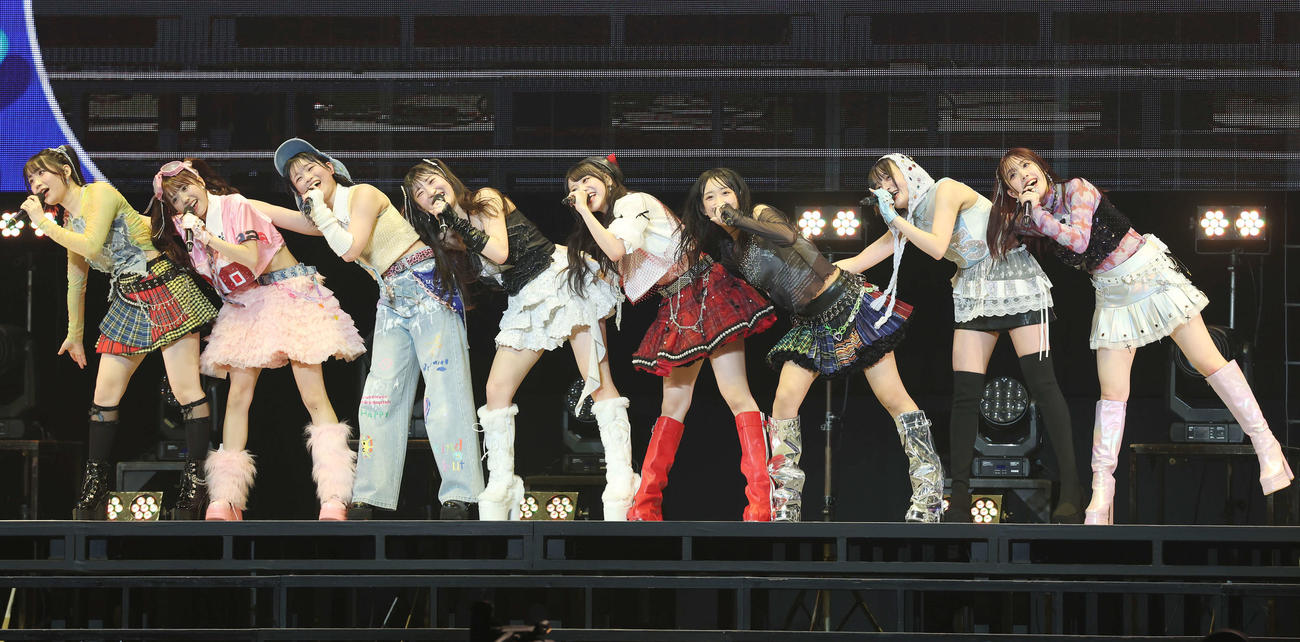 「OCHA NORMA 2025 LIVE at BUDOKAN　～＃OCHAnnel～」でパフォーマンスするOCHA NORMA（撮影・宮地輝）