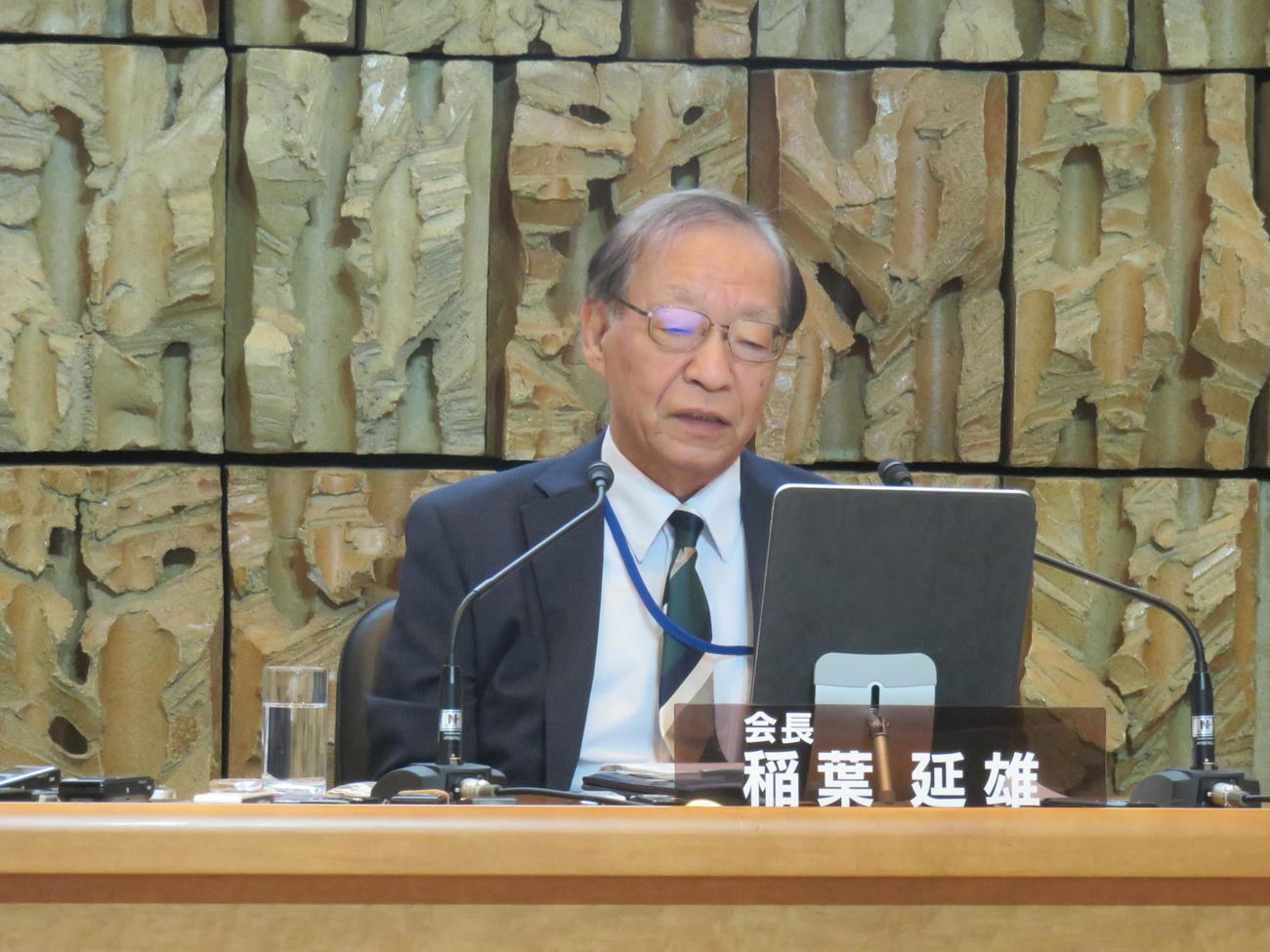 定例記者会見を行うNHK稲葉延雄会長