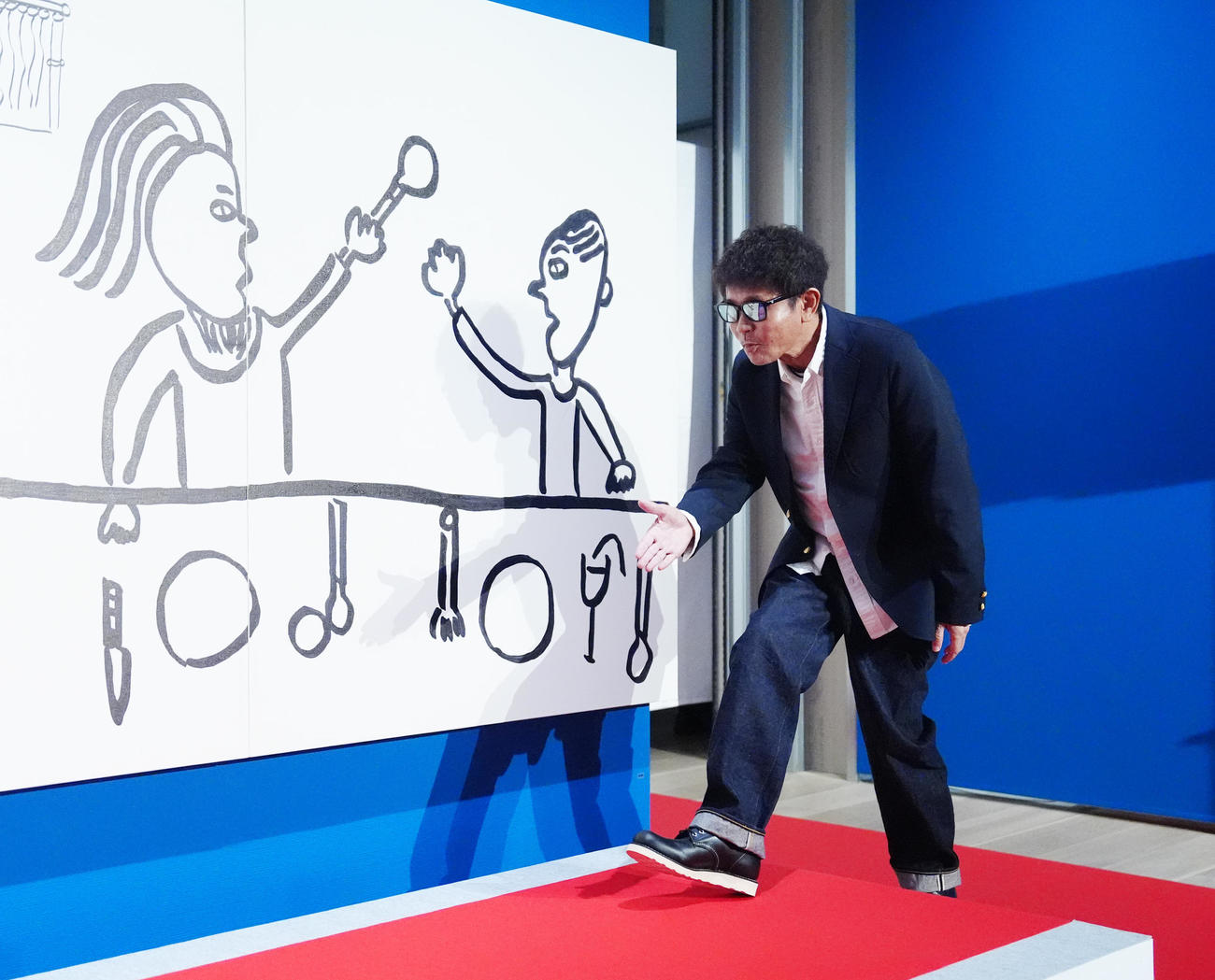個展「空を横切る飛行雲」の開幕セレモニーで登壇する浜田雅功（撮影・江口和貴）