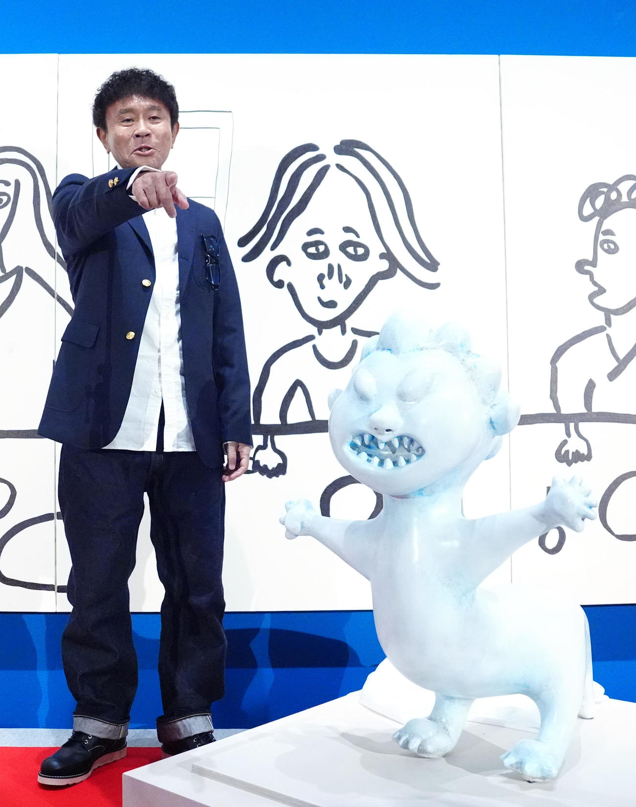 個展「空を横切る飛行雲」の開幕セレモニーに臨む浜田雅功（撮影・江口和貴）