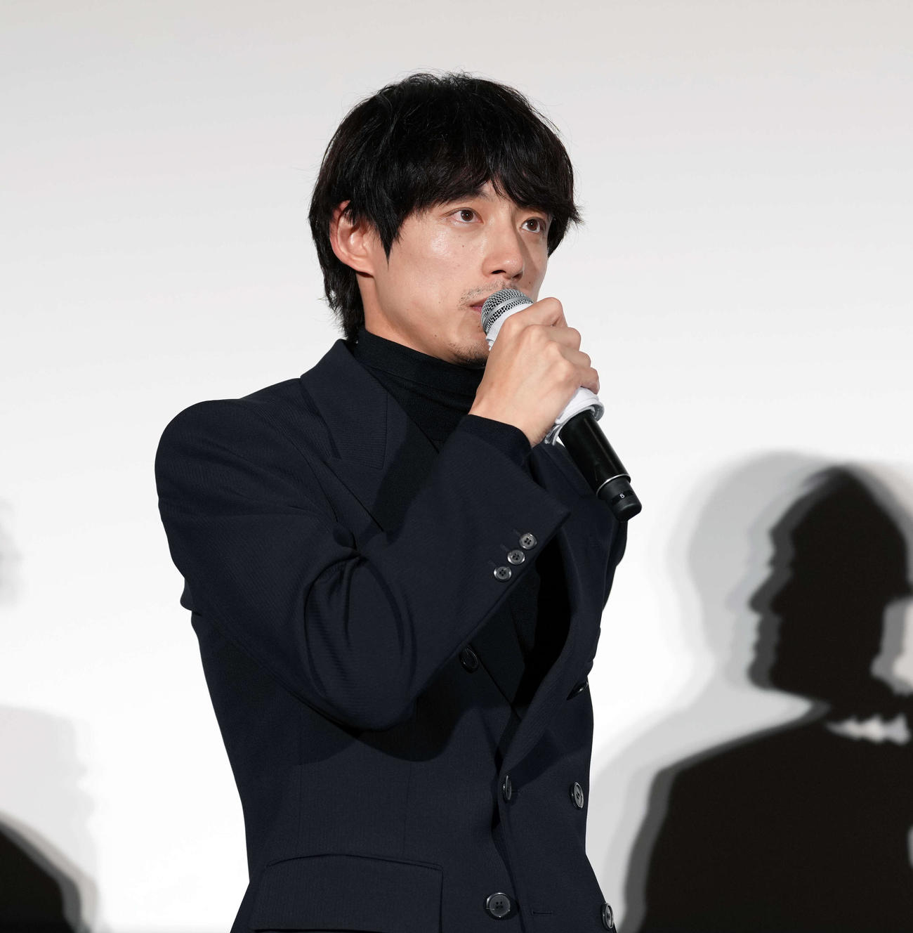 映画「盤上の向日葵」ジャパンプレミア舞台あいさつに登場し思いを語る坂口健太郎（撮影・小島史椰）
