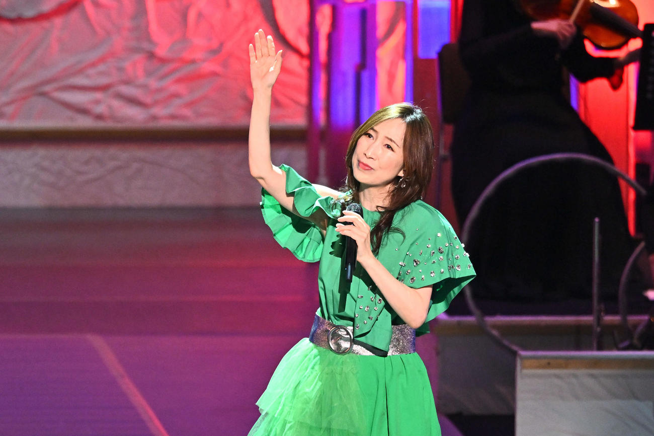 第52回歌謡祭で熱唱する森口博子（撮影・滝沢徹郎）