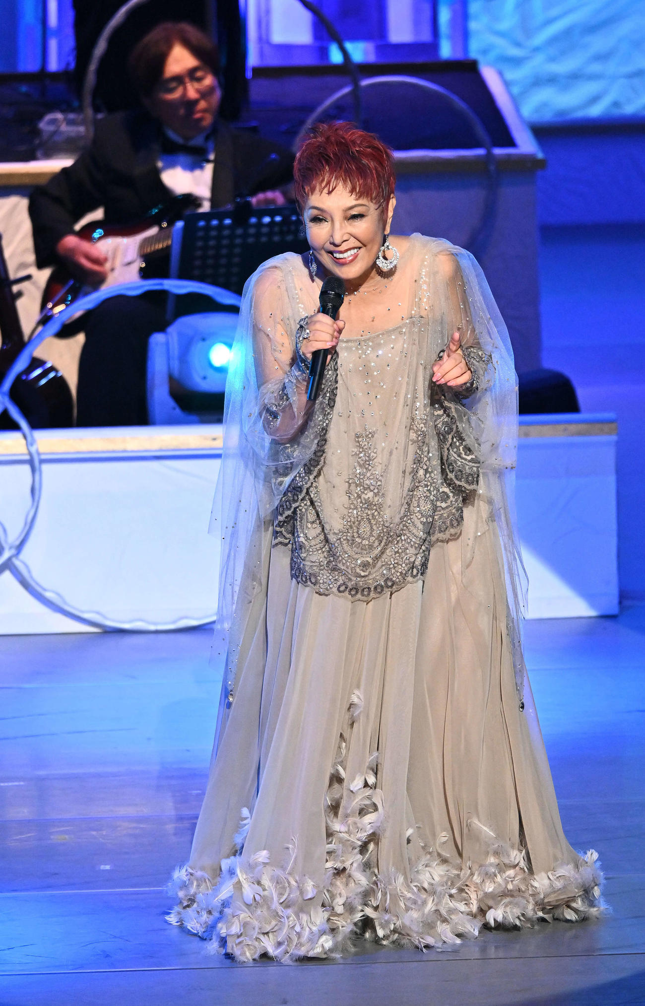 第52回歌謡祭で熱唱するピーターこと池畑慎之介（撮影・滝沢徹郎）