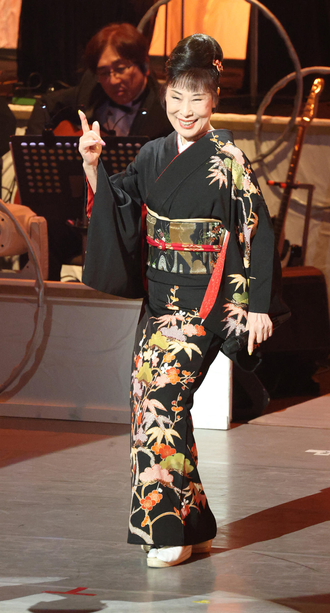 第52回歌謡祭で熱唱する原田悠里（撮影・中島郁夫）