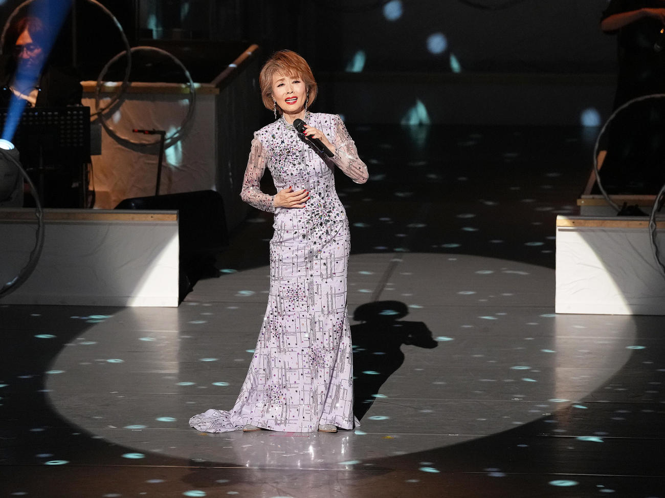 しっとりと歌い上げる小柳ルミ子（撮影・足立雅史）