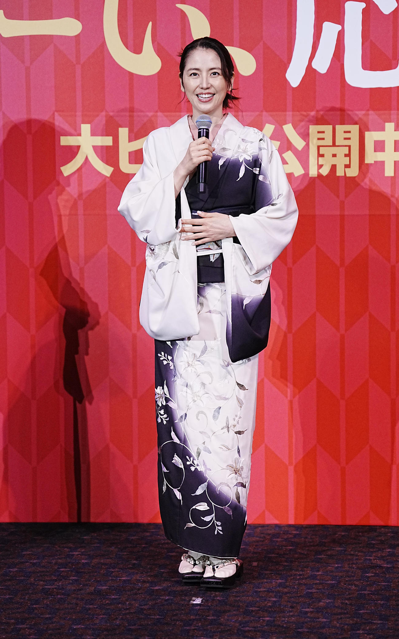 映画「おーい、応為」初日舞台あいさつに臨む長澤まさみ（撮影・小沢裕）