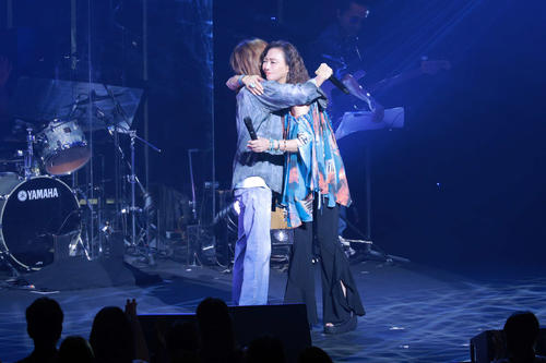 杏里、全国ツアー東京公演で「悲しみがとまらない」プロデュース角松