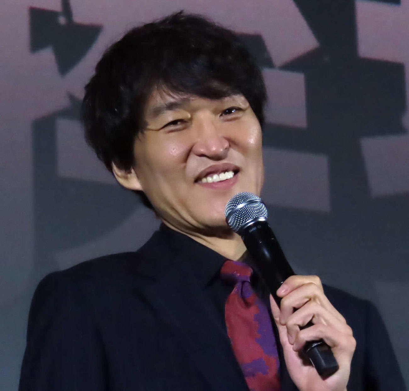 映画「次元を超える」公開記念舞台あいさつに登壇した千原ジュニア