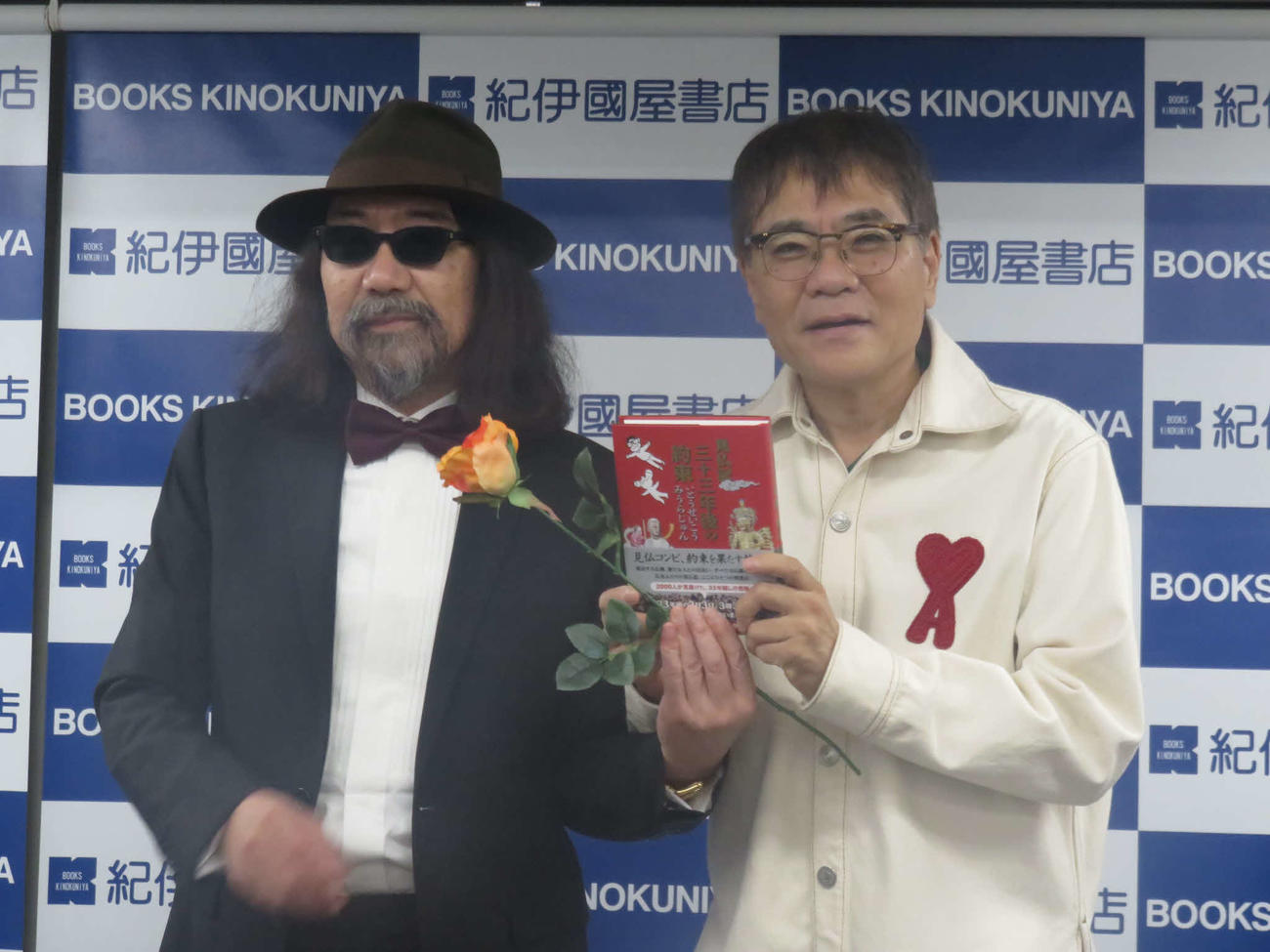 共著「見仏記　三十三年後の約束」の発売記念イベントに出席した、みうらじゅん（左）といとうせいこう