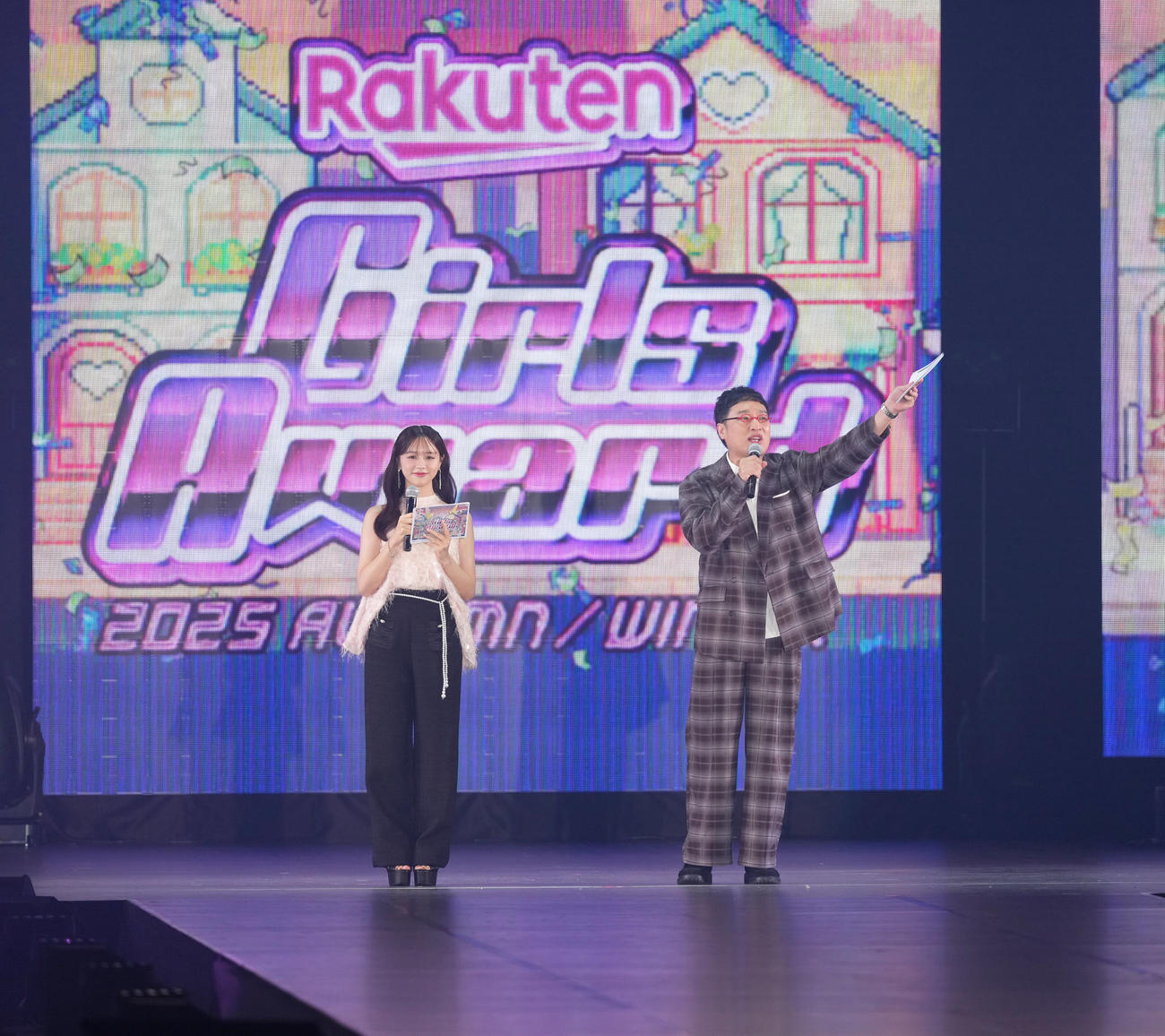 MCを務める南海キャンディーズの山里亮太（右）と森香澄（撮影・足立雅史）