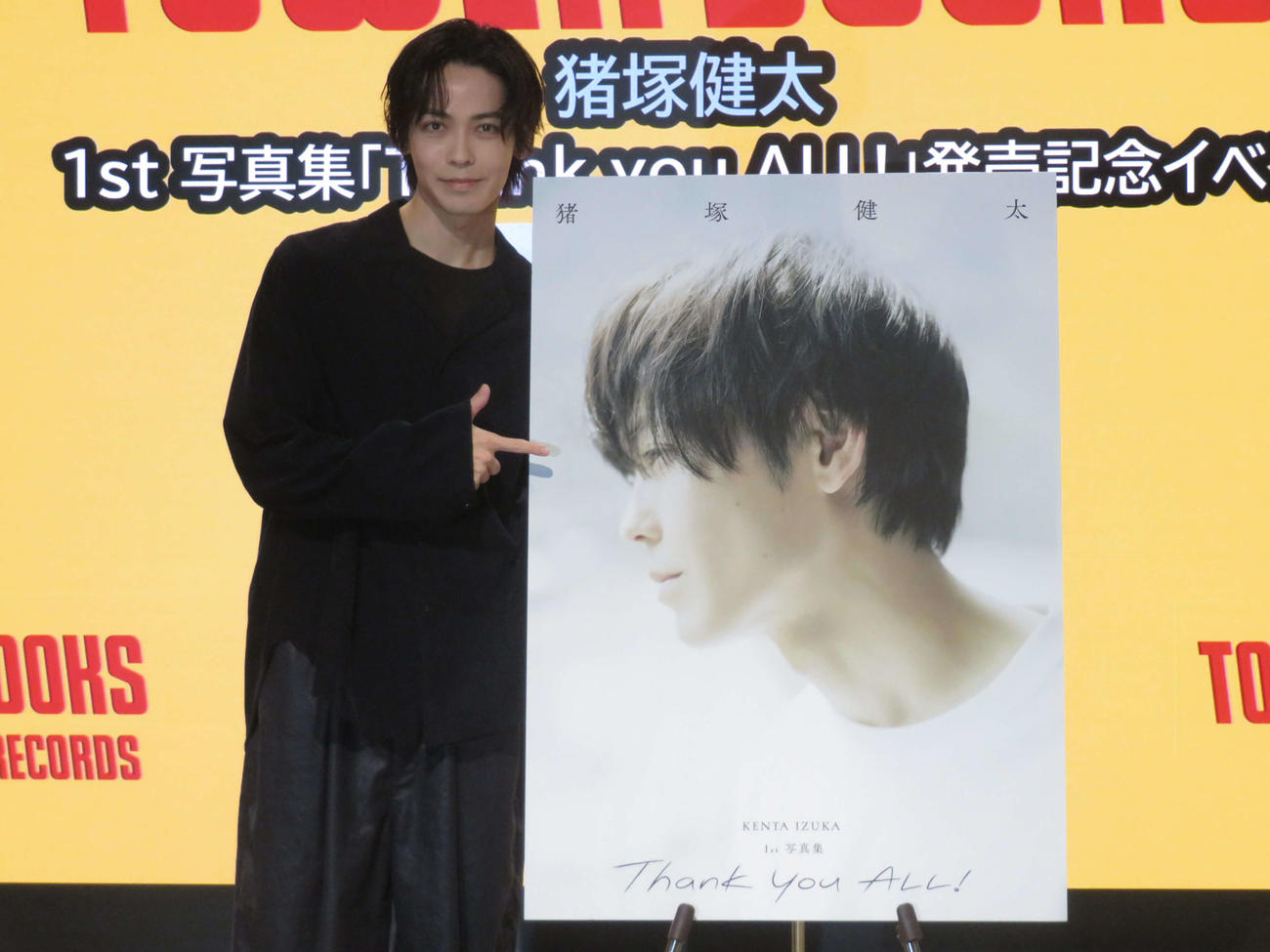 ファースト写真集「Thank you ALL！」発売記念会見に出席した猪塚健太