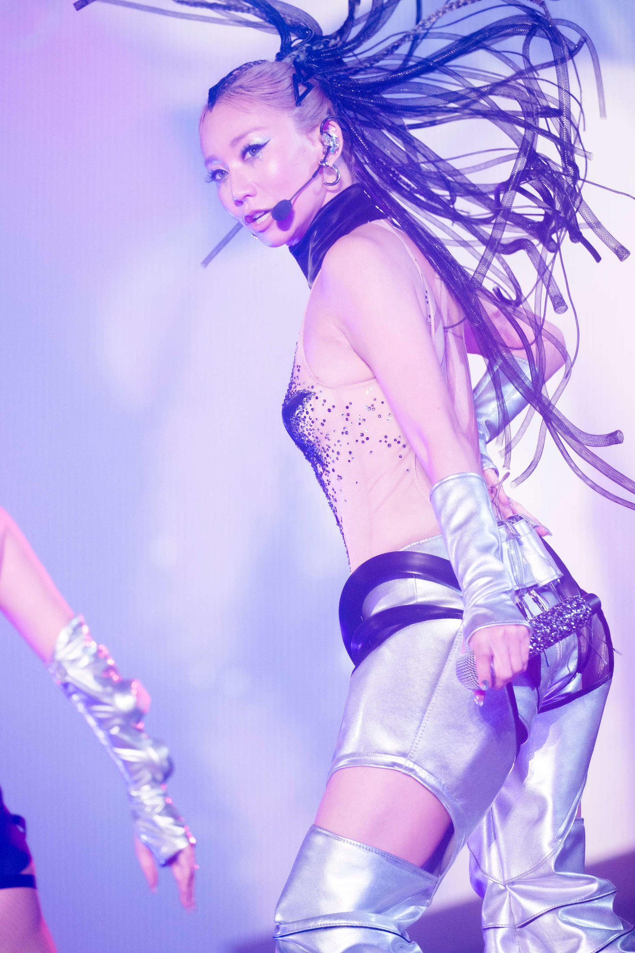 「KODA KUMI 25th ANNIVERSARY TOUR 2025～De－CODE～」初日公演でパフォーマンスする倖田來未（撮影・田中聖太郎）