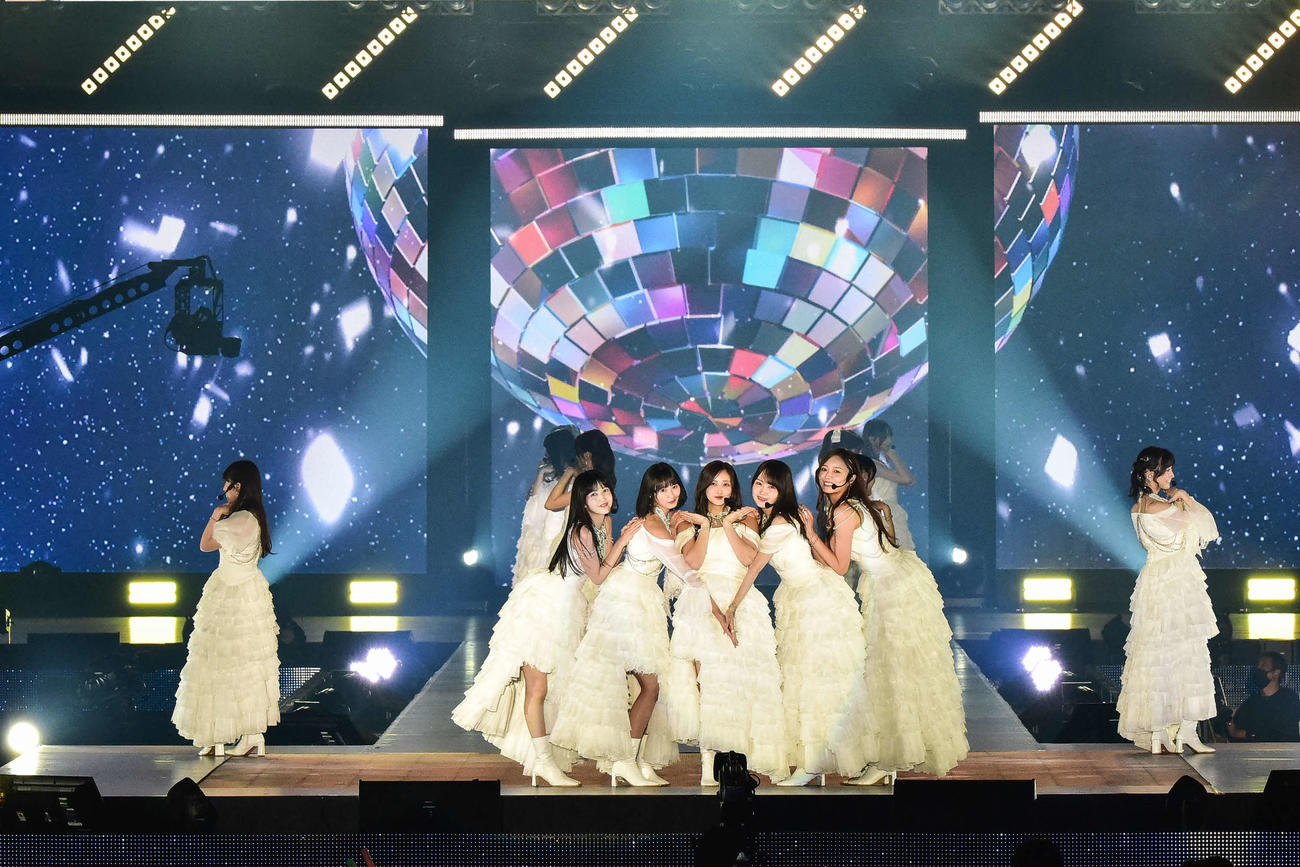 「Rakuten GirlsAward 2025 AUTUMN／WINTER」でパフォーマンスを披露する乃木坂46