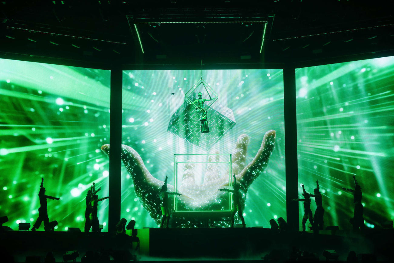 「KODA KUMI 25th ANNIVERSARY TOUR 2025～De－CODE～」初日公演でパフォーマンスする倖田來未（撮影・田中聖太郎）