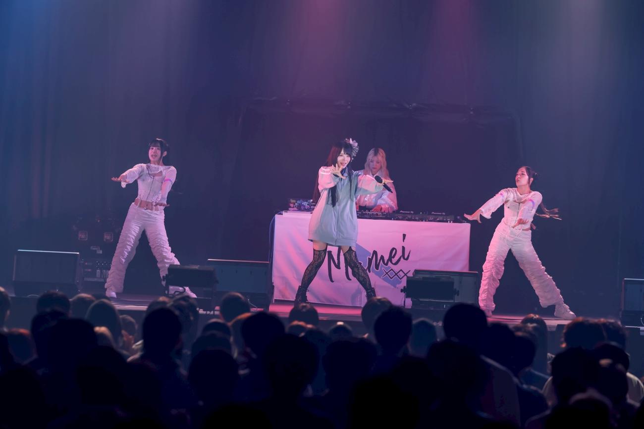 音楽フェス「SAMURAI SONIC vol.7」に初出演したMumeixxx（中央）