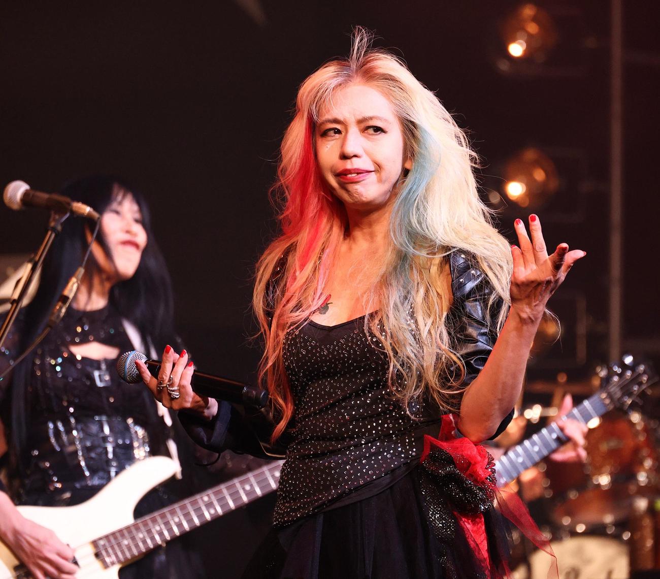 40周年記念ライブで熱唱するSHOW－YAのボーカル寺田恵子（撮影・中島郁夫）