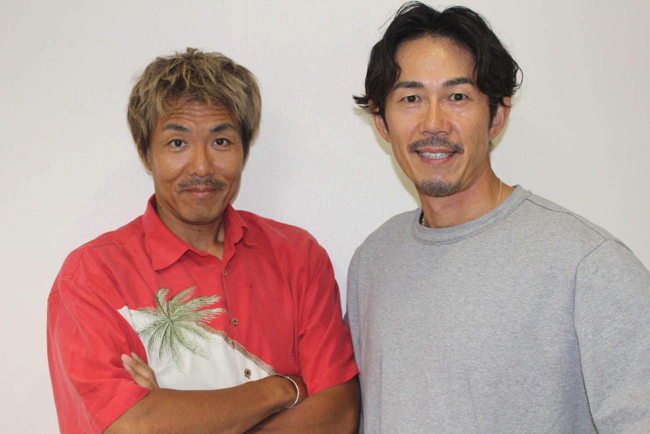 ともに今年で50歳。トータルテンボスの藤田憲右（左）と大村朋宏（2025年8月）