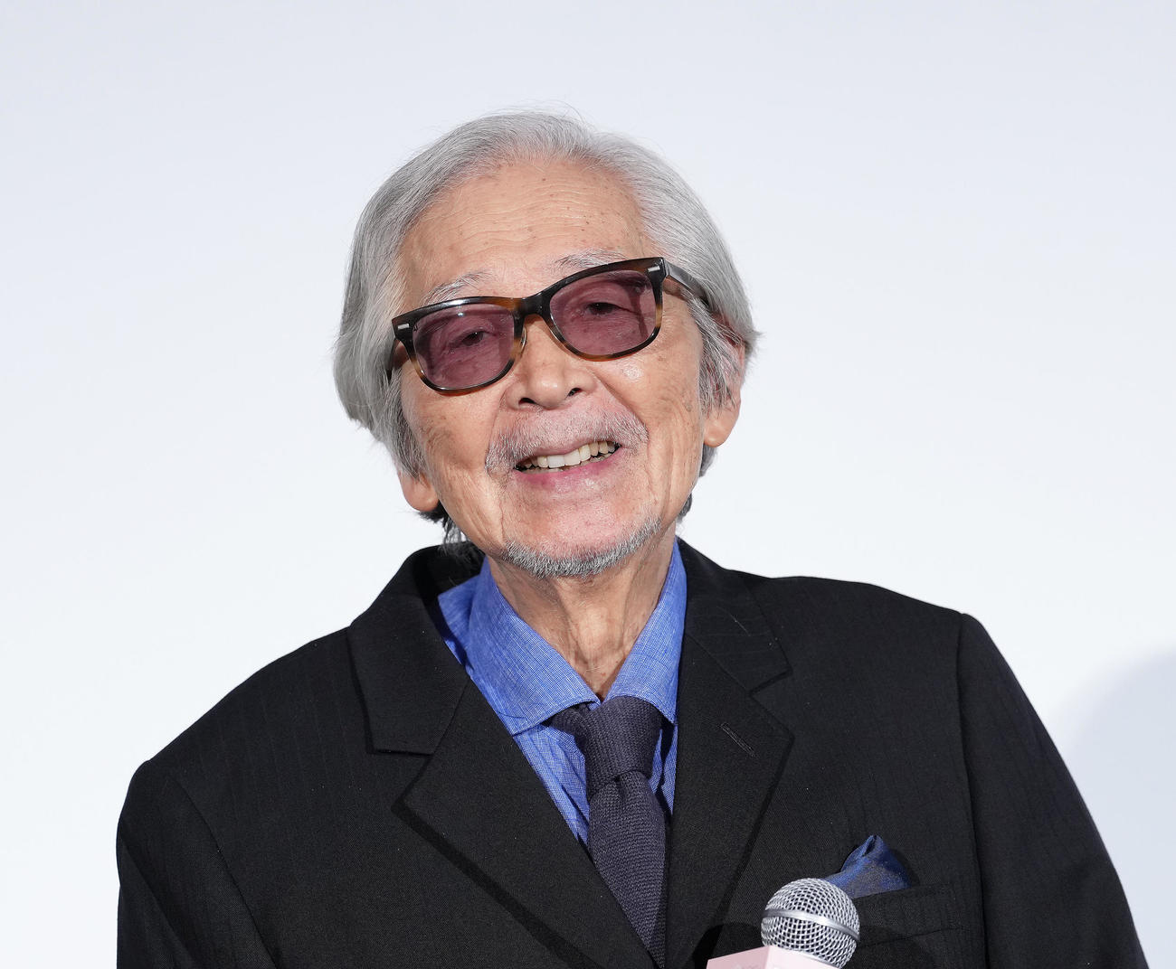 舞台あいさつに登場し、笑顔を見せる山田洋次監督（撮影・足立雅史）