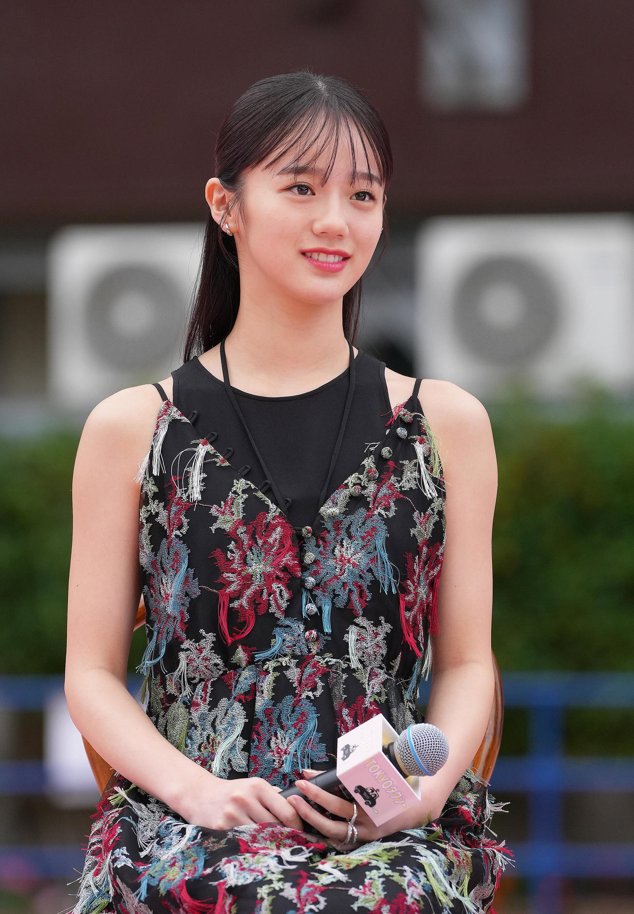 タクシーセレモニーに登壇した中島瑠菜（撮影・足立雅史）