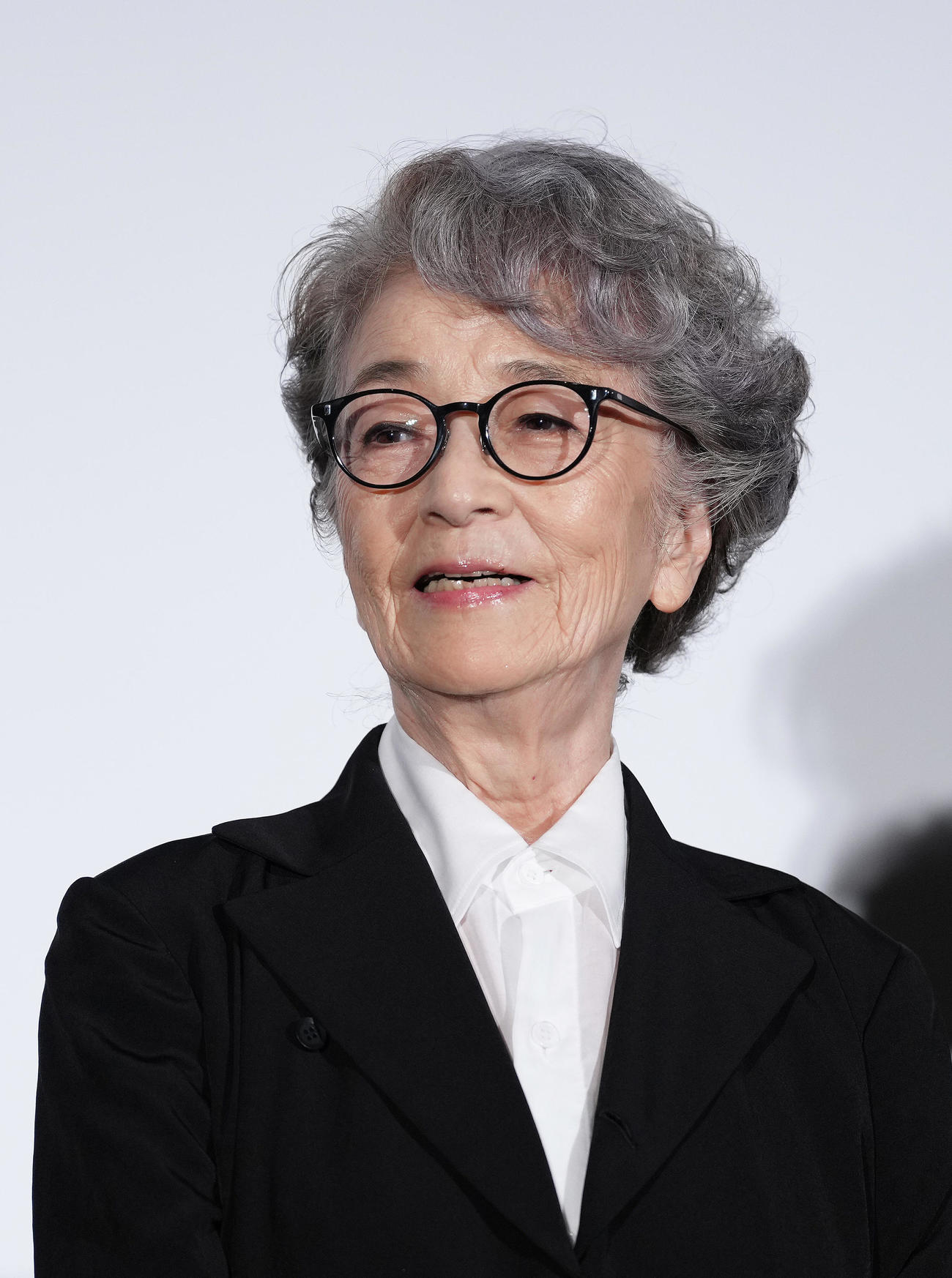 舞台あいさつに登場し、笑顔を見せる倍賞千恵子（撮影・足立雅史）