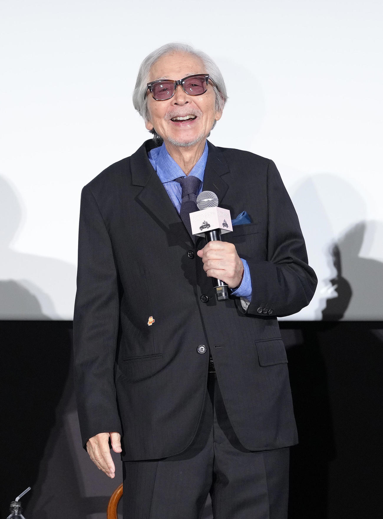 舞台あいさつに登場し、笑顔を見せる山田洋次監督（撮影・足立雅史）