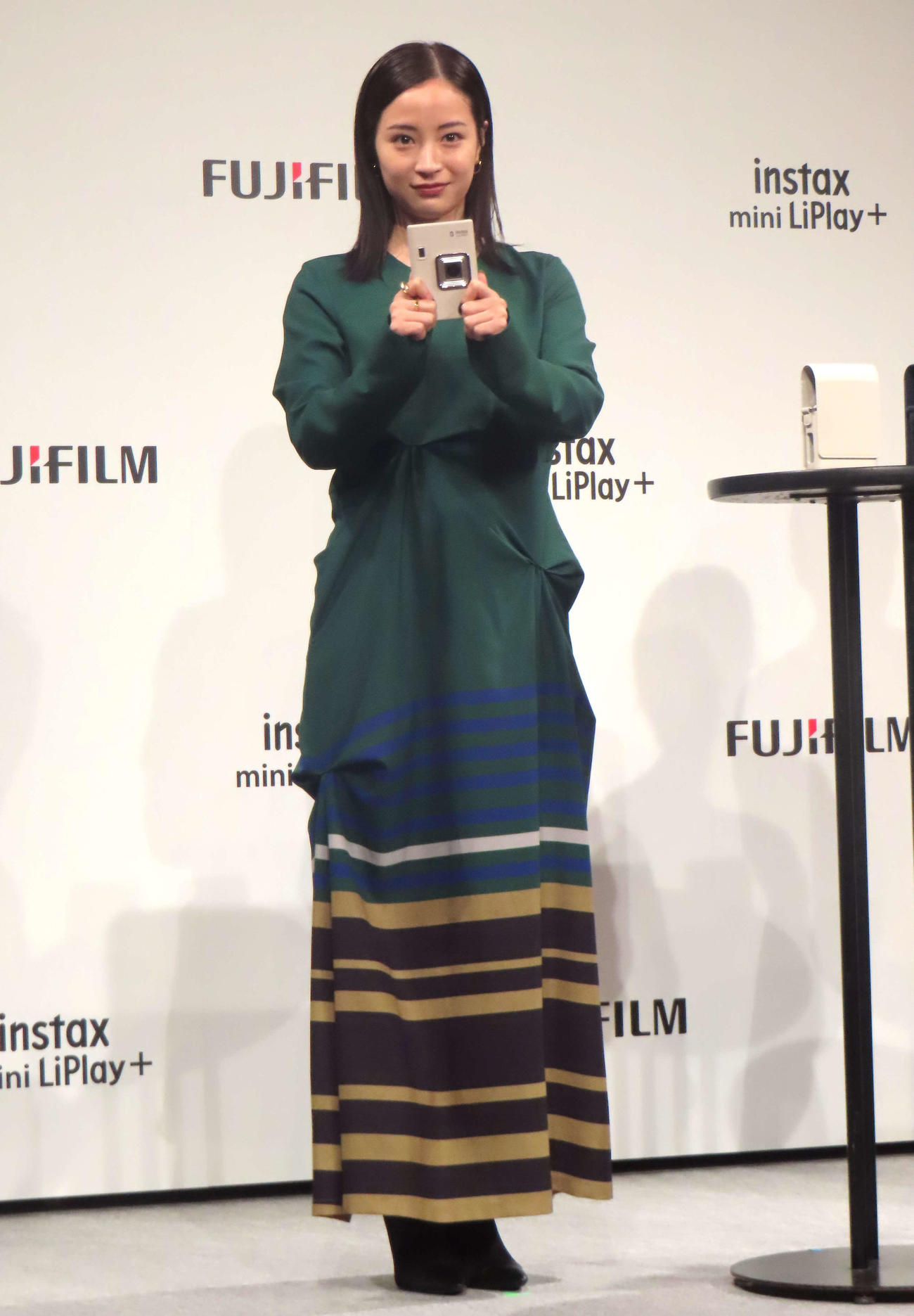 富士フイルム「instax　“チェキ”新製品発表会」に登壇した広瀬すず