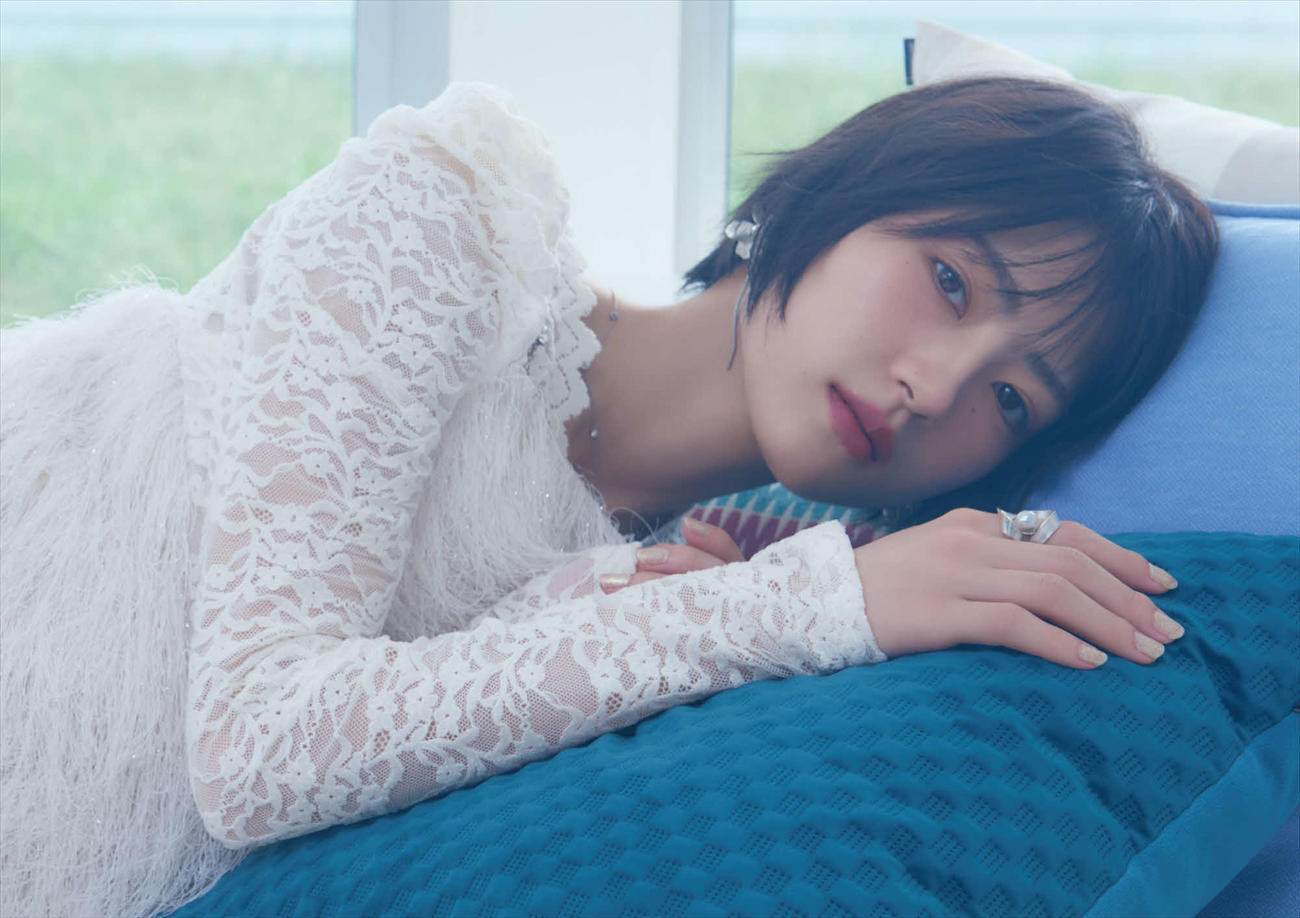 若月佑美2026年カレンダーのカバーフォト（C）2025 Zest，Inc．