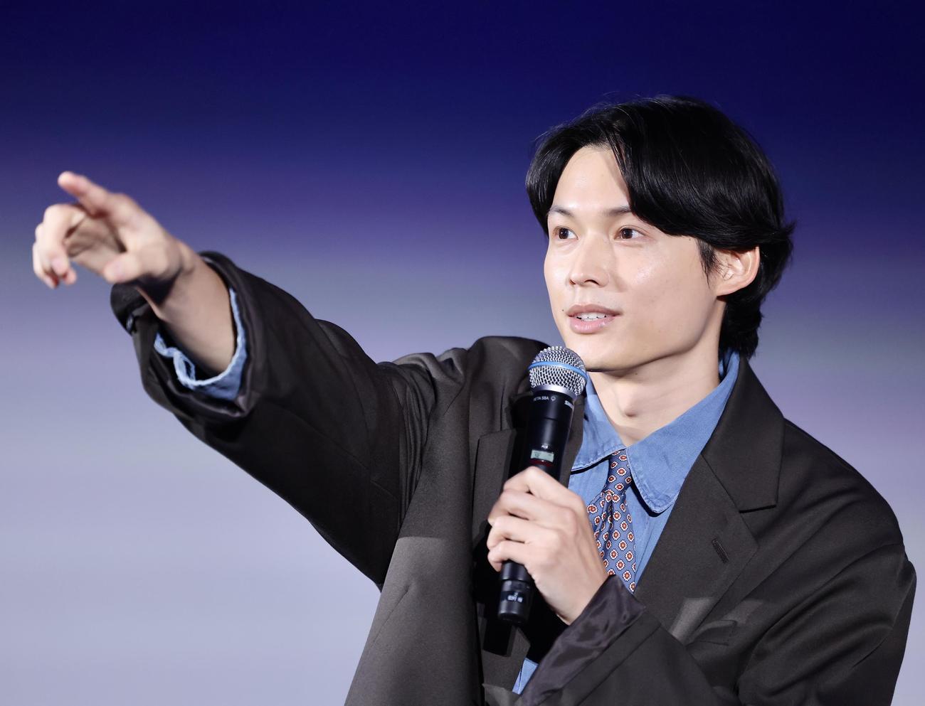 トークする松村北斗（撮影・河田真司）
